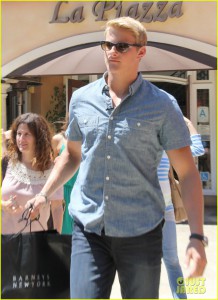 Alexander Ludwig Stops By 'Extra' And Does Some Shopping At The Grove